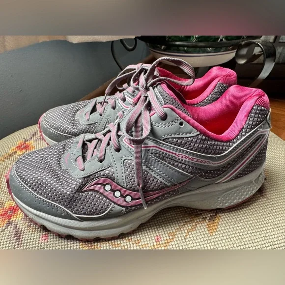 Saucony Cohesion Grid Women's Gray and magenta Running Shoes Sz 7.5W, pre owned - Picture 4 of 11
